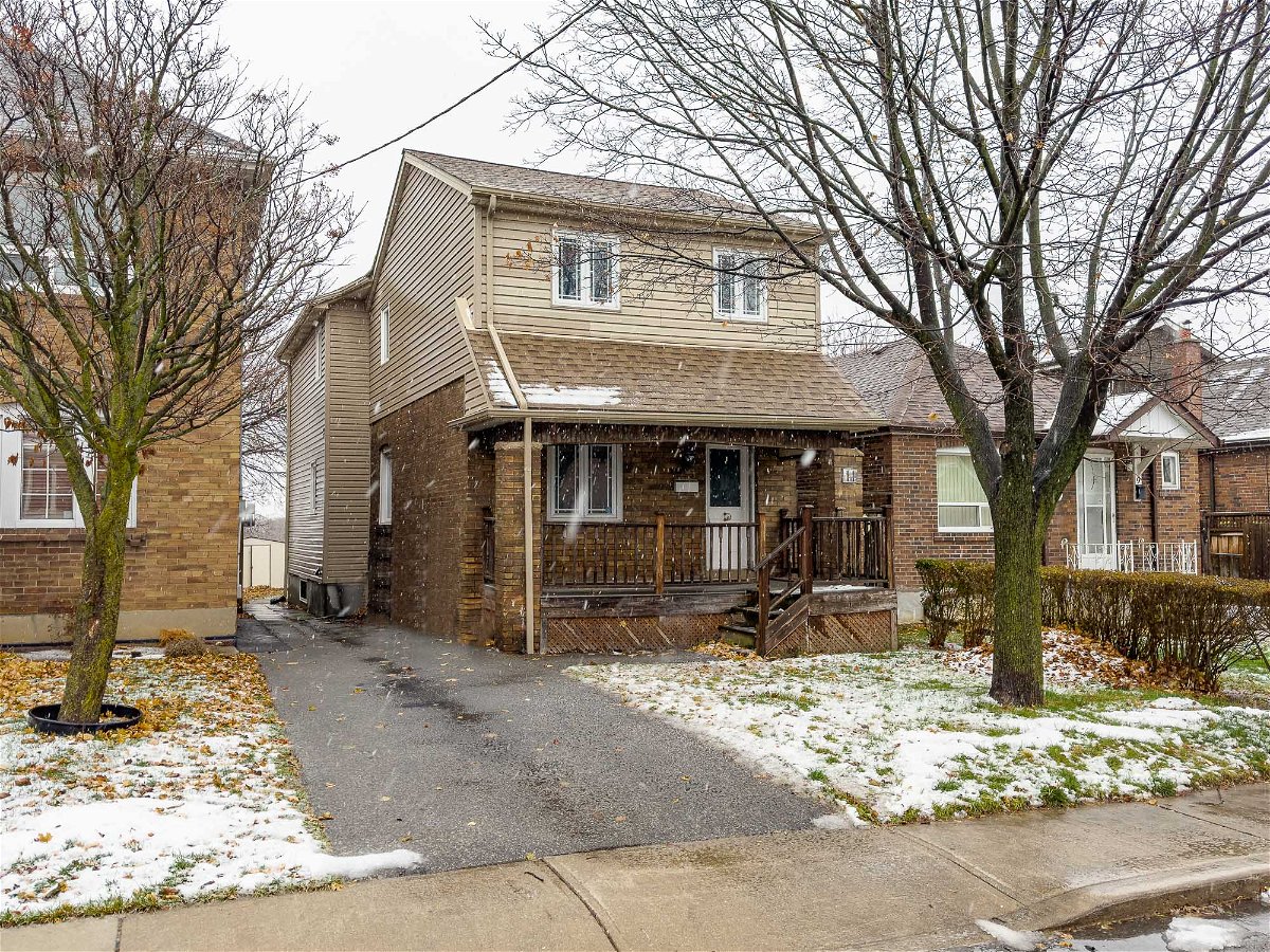 Single Family Home for Rent in Toronto