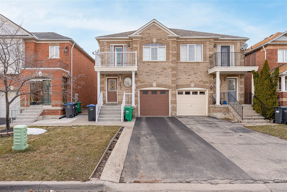 3 bedroom 4 washroom semi-detached home with integral garage for rent in Mississauga Churchill Meadows