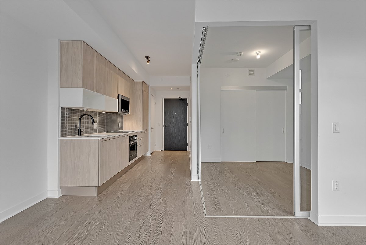 Buttonwood Property Management And Rental Services Is Pleased To Offer 1 Br 1 Ba Condo For Rent In Waterfront Communities Toronto Located At 501 Adelaide St W Toronto Ontario M5V 1T4