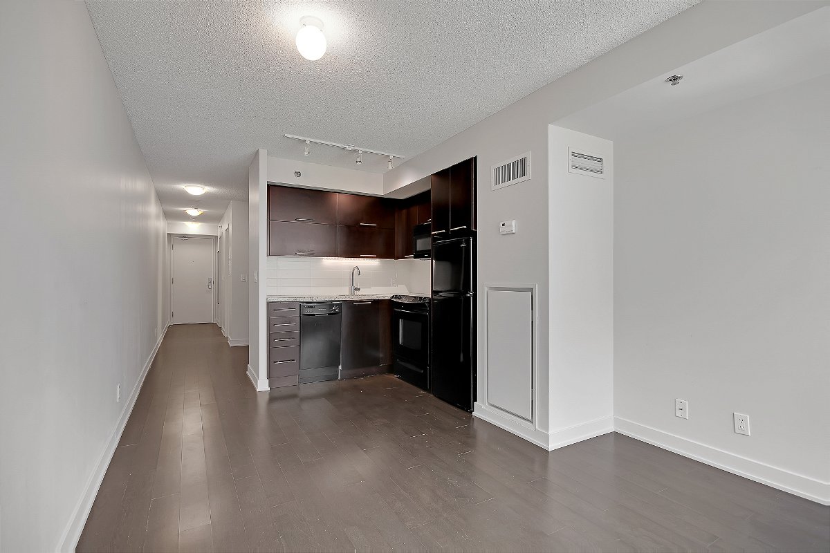 1 Br 1 Ba Condo for Rent at Waterfront Communities Located at 21 Nelson Street Toronto Ontario M5V 1T8